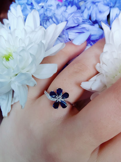 Absolutely Stunning 9ct White Gold Sapphires and Diamonds Flower Ring size P+
