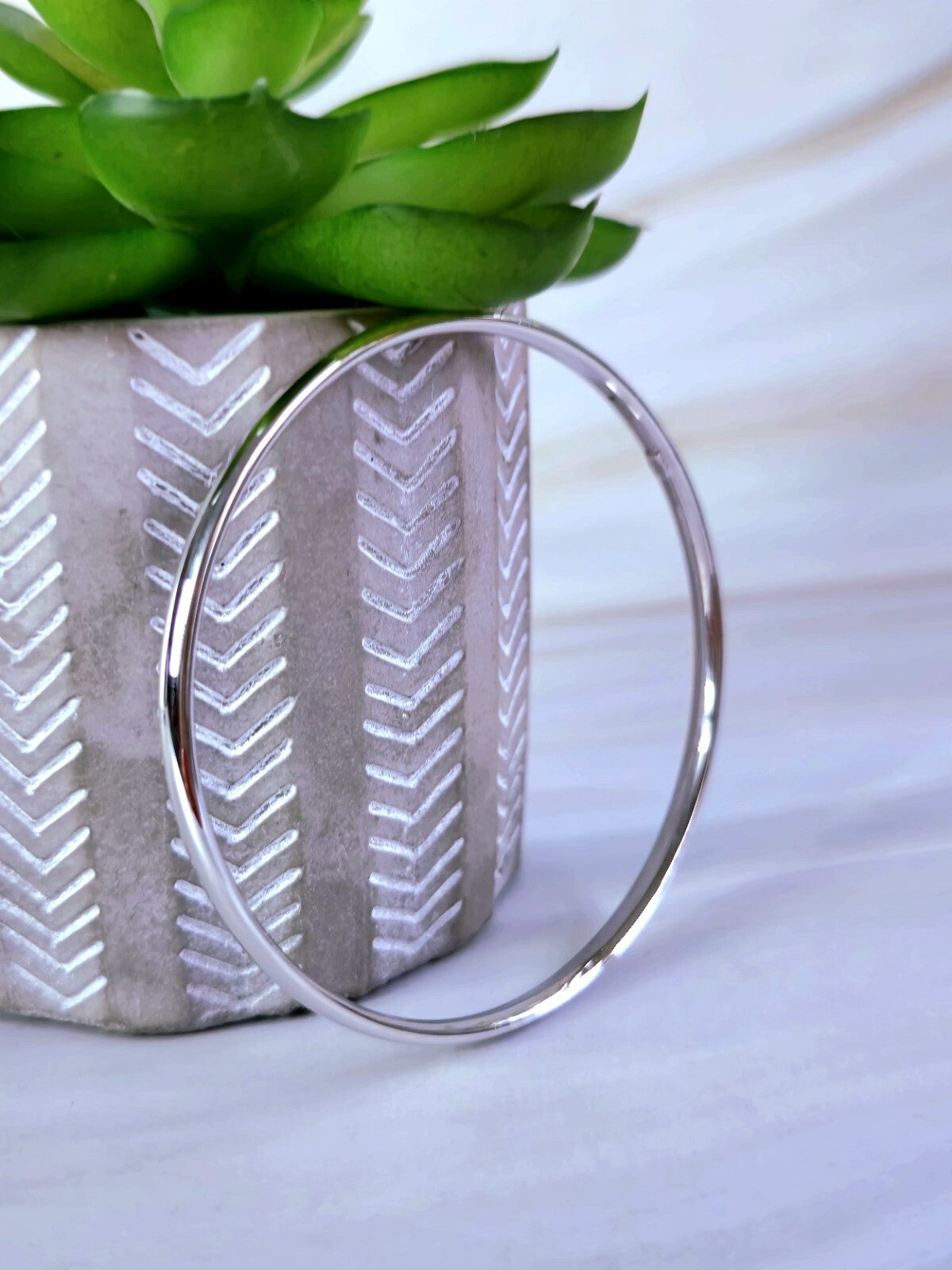 New 9ct White Gold Round Bangle Stacking 375 BRACELET Lovely 4mm 70mm diameter