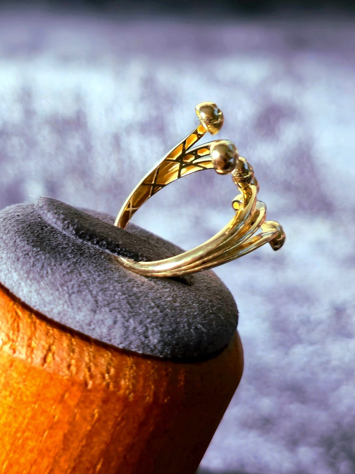 14K Yellow Gold Fancy Statement Design Ring Split Shank Diamond Cut Balls size M