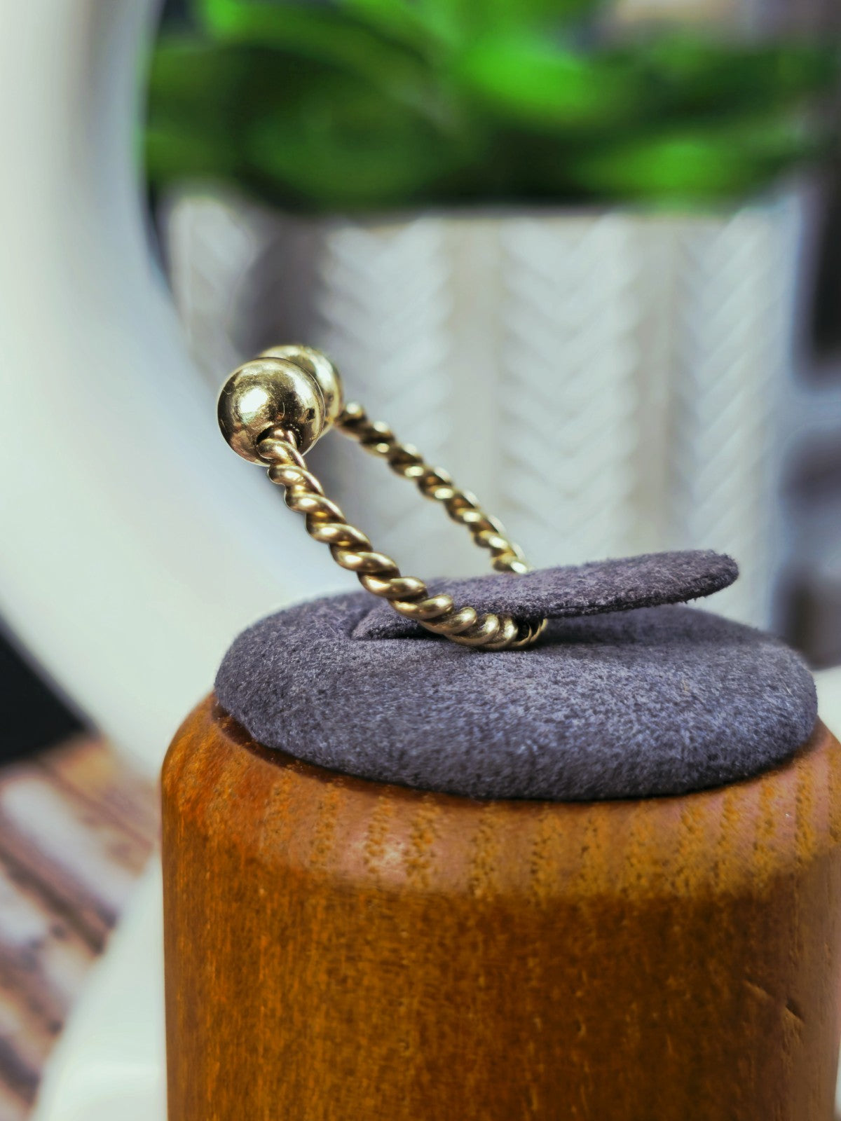 9ct Yellow Gold Split Ball Ends Ring Twisted Shank Size N-Q Adjustable Size 375