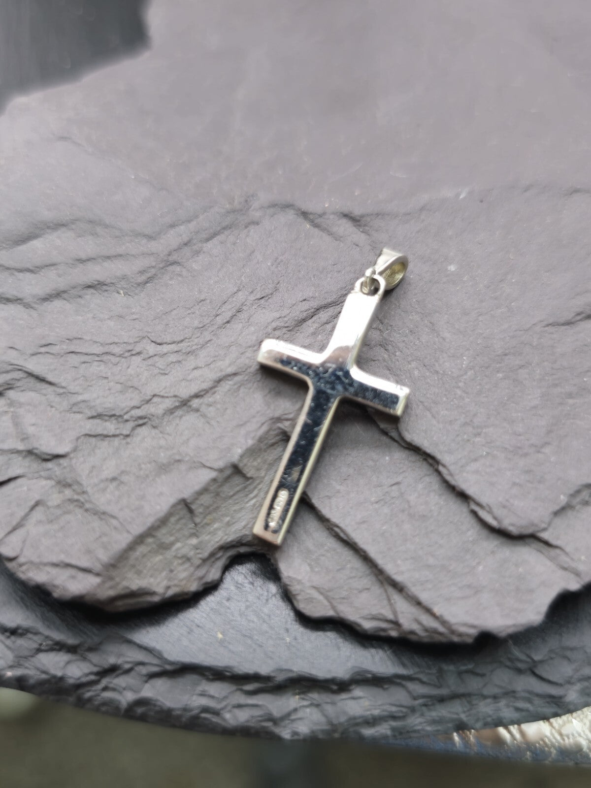 New Solid 9ct White Gold Plain Cross Simple 3D Cube Thick 32mm x 15mm Hallmarked