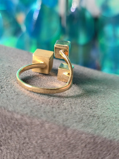 14ct Yellow Gold Ring Three Cubes Boxes size: O+ Dress Fashion Ring Hallmaked