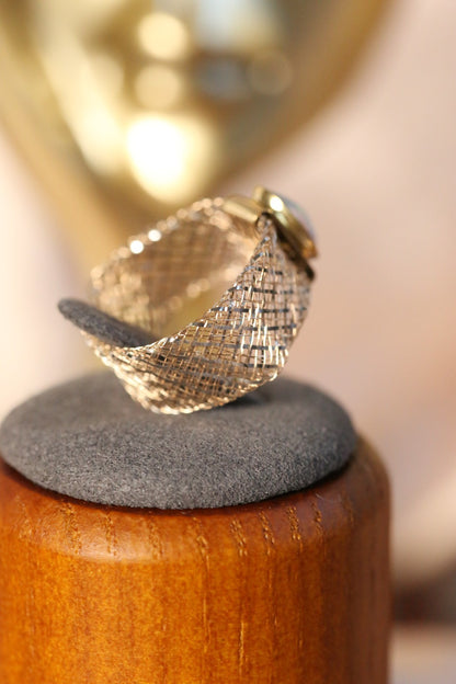 Lovely 9ct Yellow/White Gold Oval Cabochon Opal Ring with Flexible Mesh Band R-U