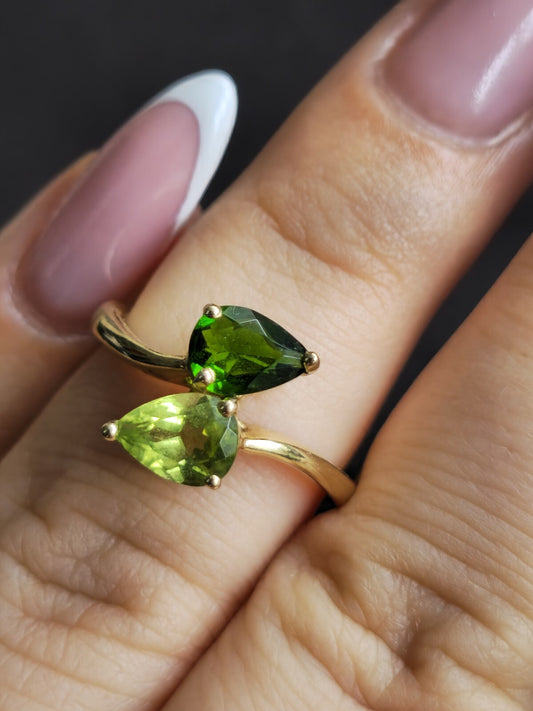 Cute 14ct Yellow Gold Two Peridots Ring Cross Ring Pear Shape Peridot size J+