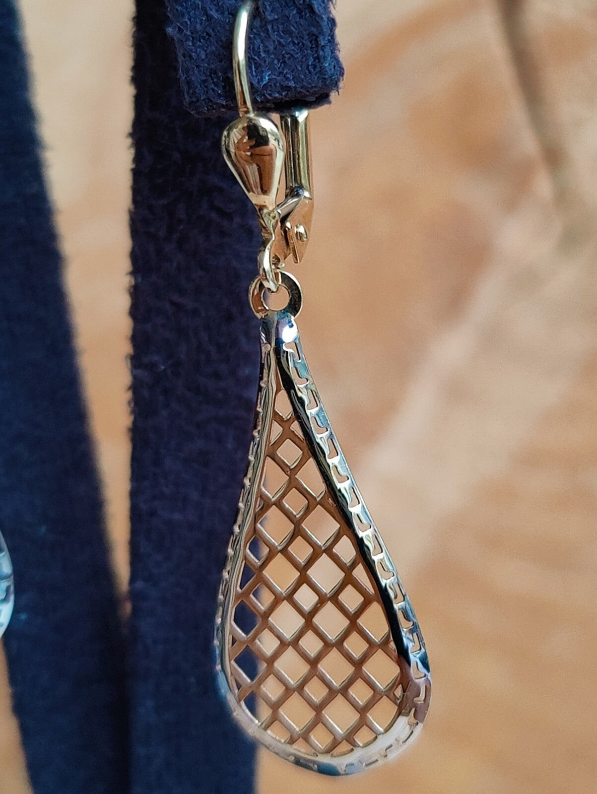 9ct Yellow Gold Drop Dangly Earrings Leverback Hallmarked Decorative Pattern 
