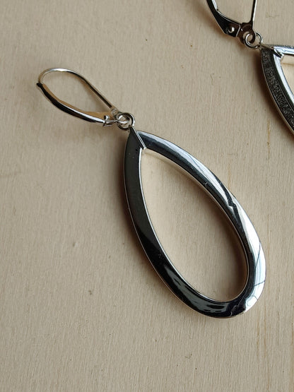 NEW Sparklig OVAL Drop Dangling Earrings 9ct White Gold Leverback Hallmarked