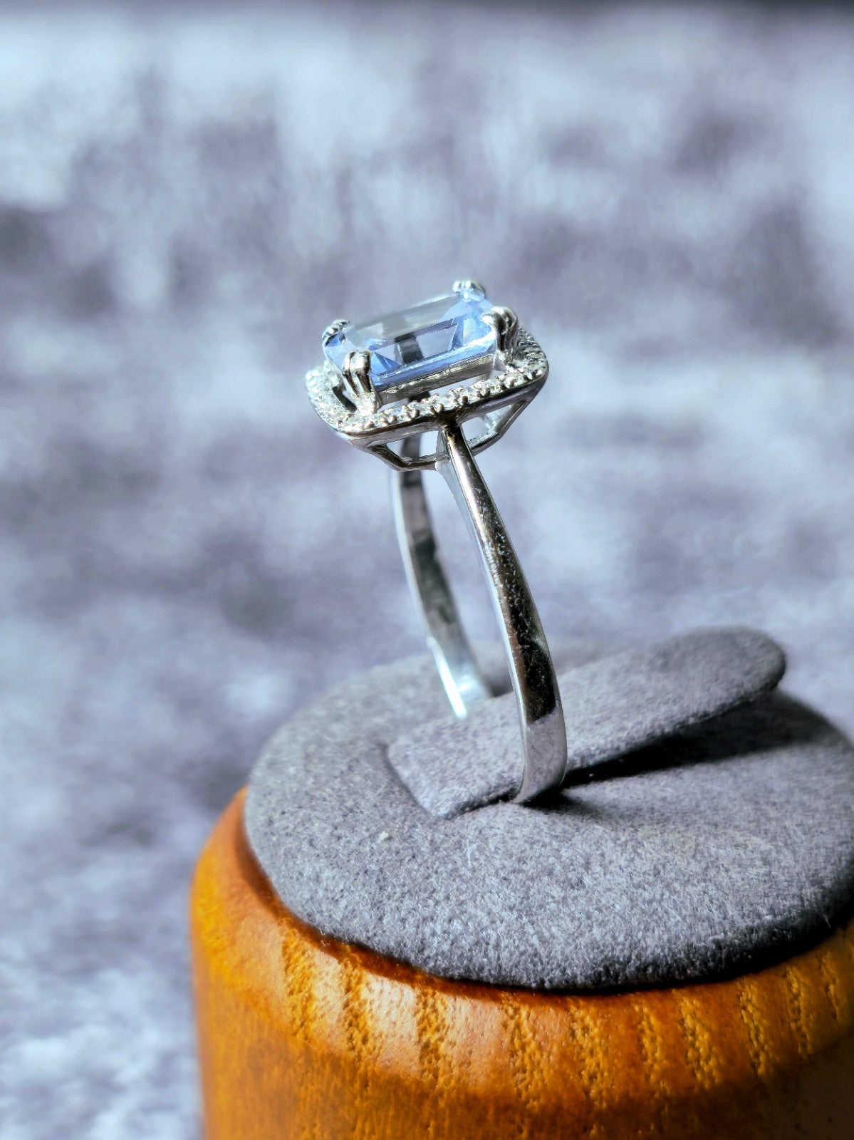 Stunning 9ct White Gold Aquamarine Diamond Halo Dress Ring Cocktail size P