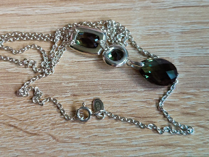Lovely green stone silver 925 dress necklace length 26cm hallmarked 