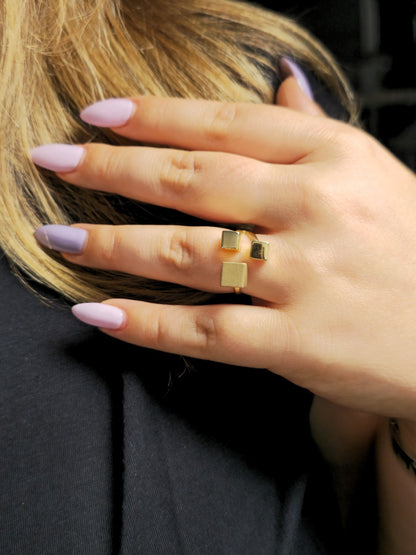 14ct Yellow Gold Ring Three Cubes Boxes size: O+ Dress Fashion Ring Hallmaked