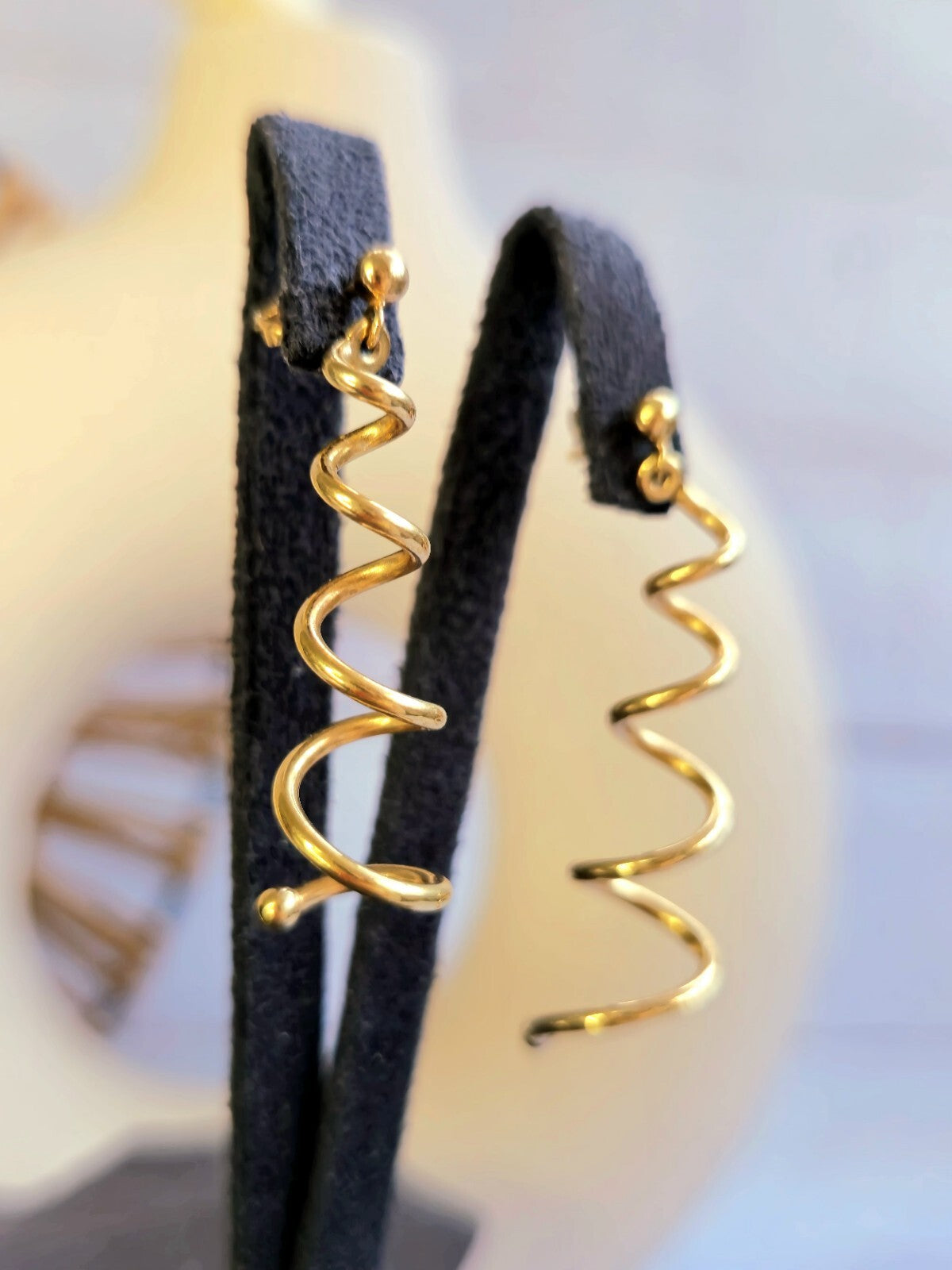 Lovely 9ct Yellow Gold Twist Earrings Dangling Coil Spring Stud Butterfly 40mm