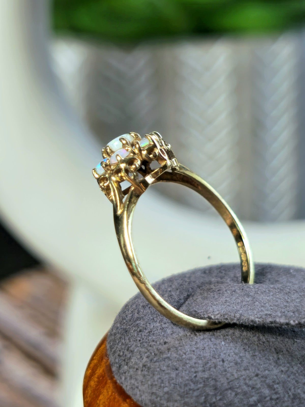 Lovely 9ct Yellow Gold Flower Opal Ring Cluster Prong Set Size N Hallmarked