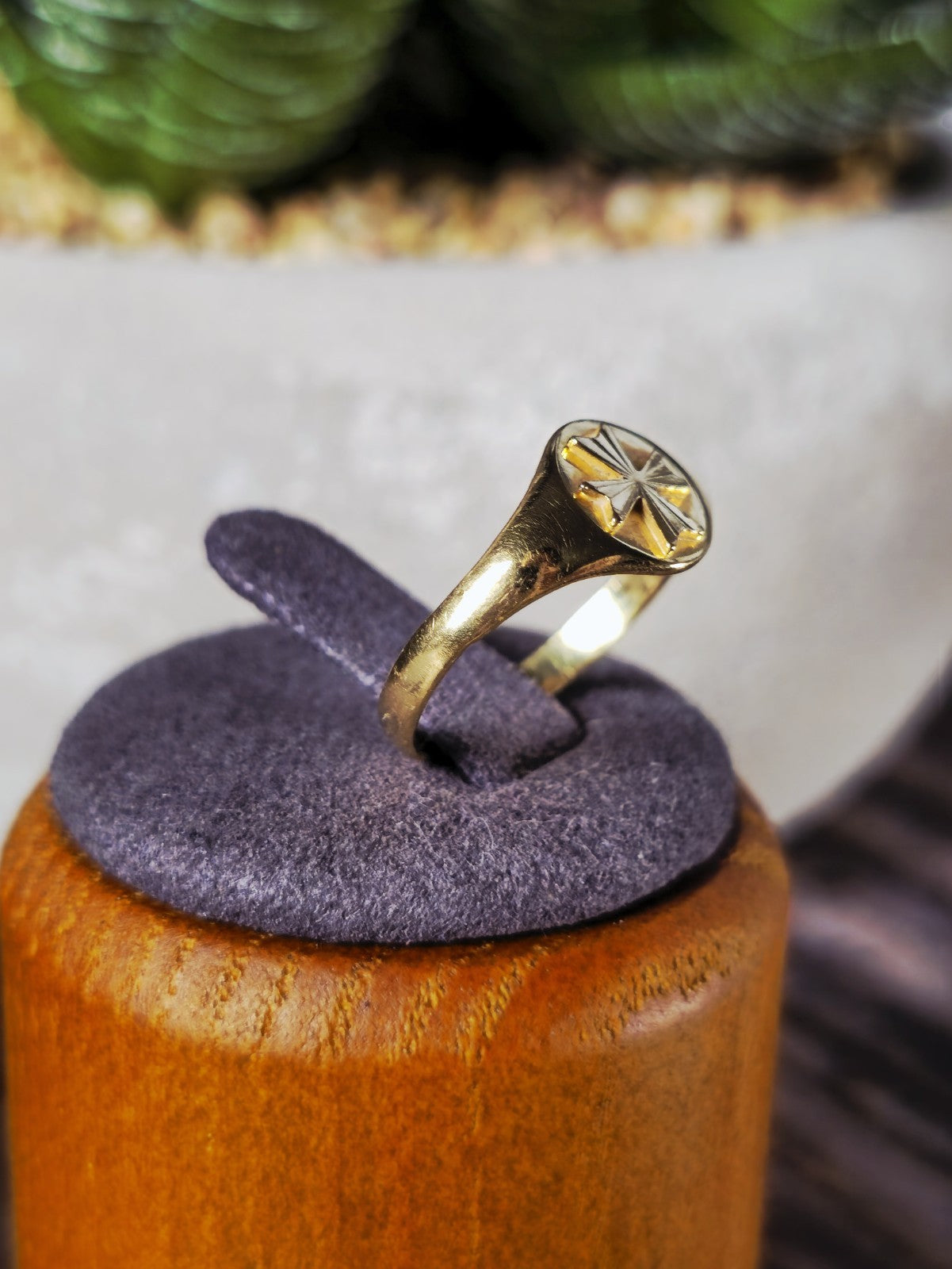 Solid 18ct Yellow Gold Signet Ring size: L Oval Shape Cross Pinky Finger Ring