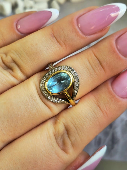 Stunning 18ct Yellow Gold Aquamarine/Diamond Dress Ring Cocktail size M+ Oval