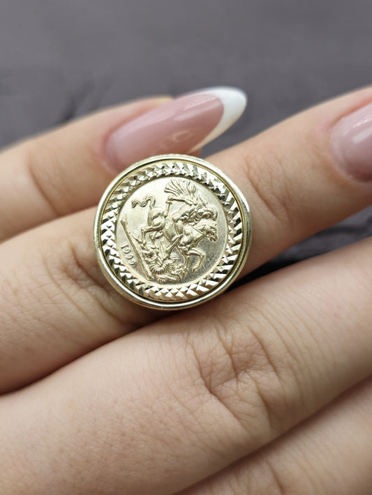 New Solid 9ct Yellow Gold Signet Half Sovereign Coin Ring size K Hallmakerd 19mm