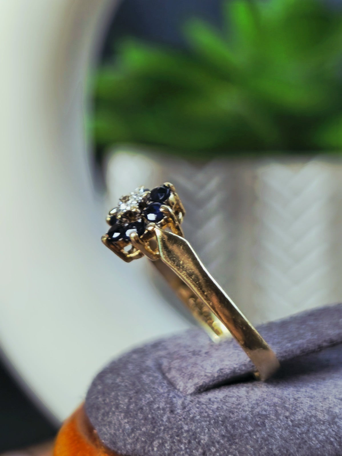 Stunning Cute 9ct Yellow Gold Sapphire/Diamond Flower Ring  size L+ Hallmarked