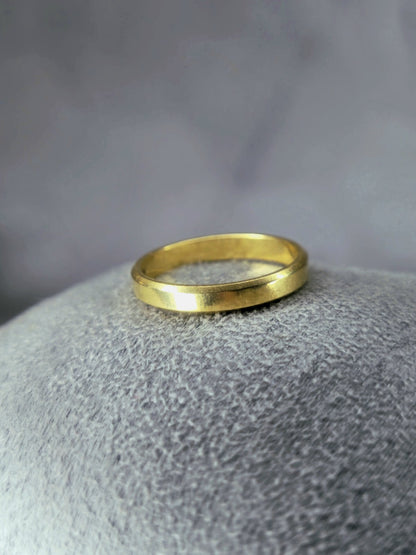 14ct Yellow gold 2.5mm Flat-flat Chamfered Edges Matt Wedding Ring M+ Band