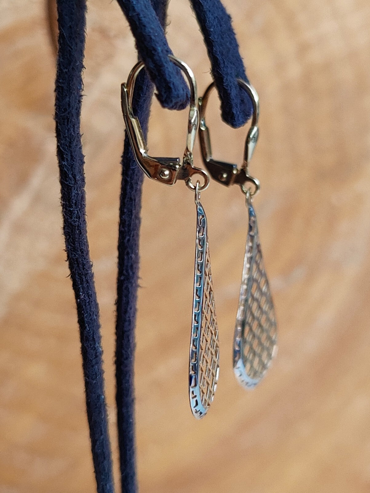 9ct Yellow Gold Drop Dangly Earrings Leverback Hallmarked Decorative Pattern 