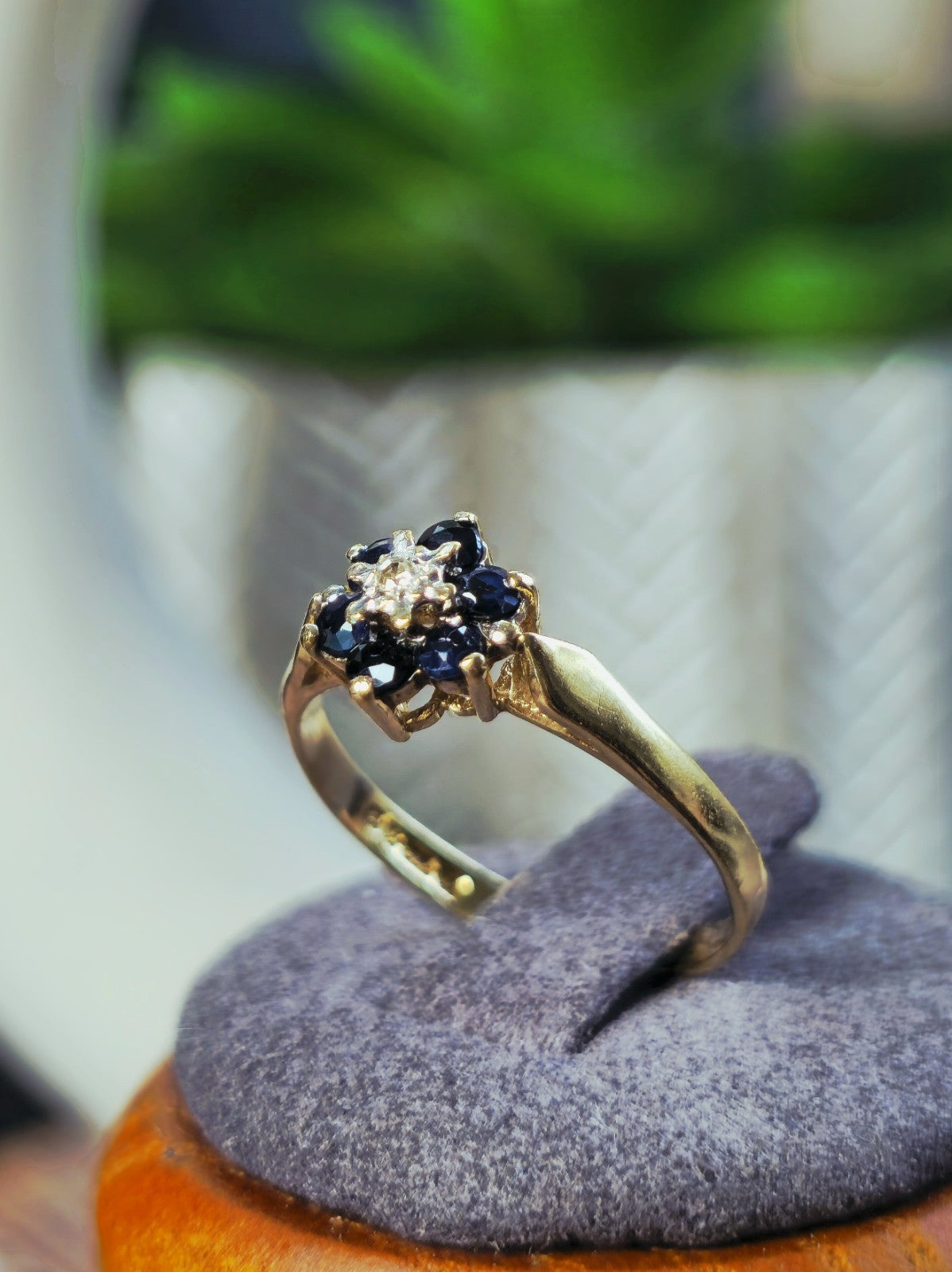 Stunning Cute 9ct Yellow Gold Sapphire/Diamond Flower Ring  size L+ Hallmarked