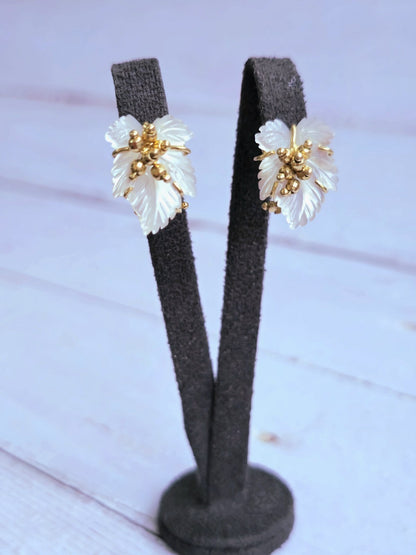 Elegant 18K Yellow Gold Mother Of Pearl Leaf Earrings Studs Omega Clasp Fancy 