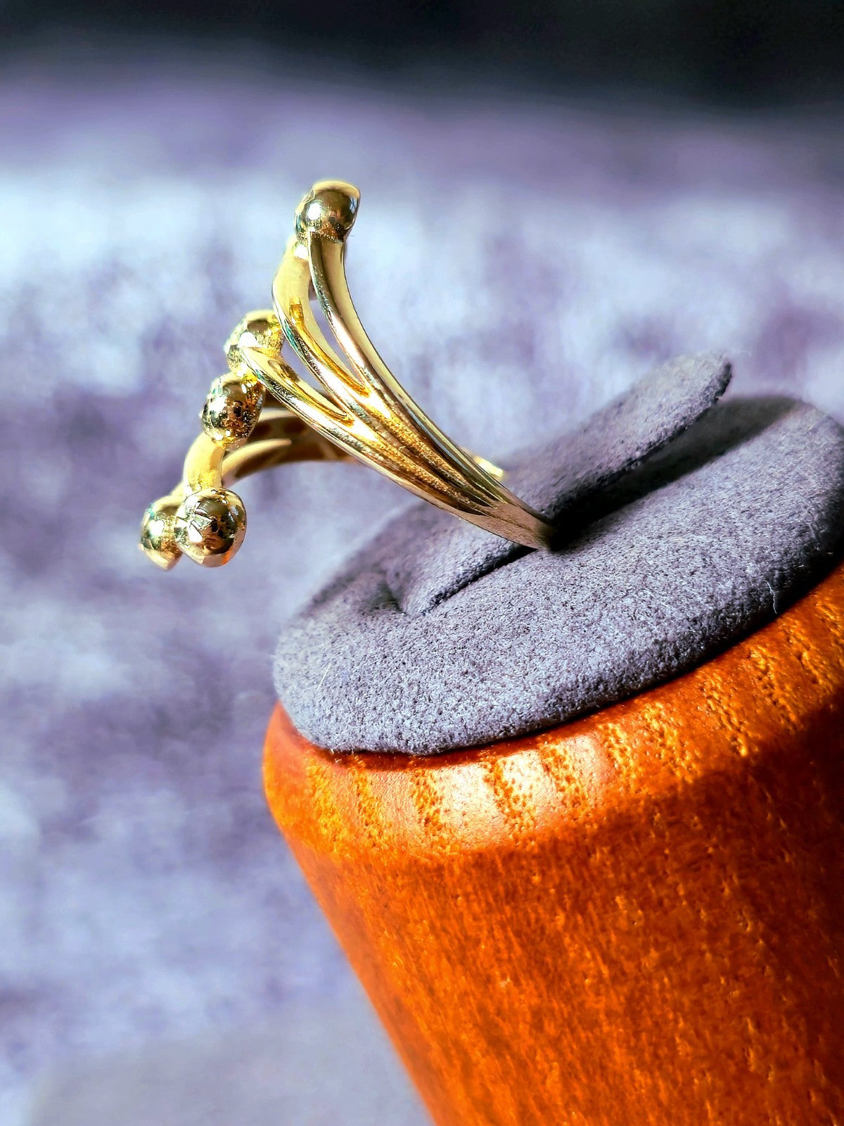 14K Yellow Gold Fancy Statement Design Ring Split Shank Diamond Cut Balls size M