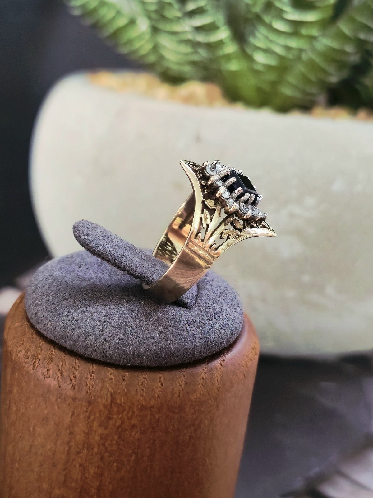 Beautiful 9ct Yellow Gold Sapphire and CZ Ring Vintage Fancy Design Hallmarked