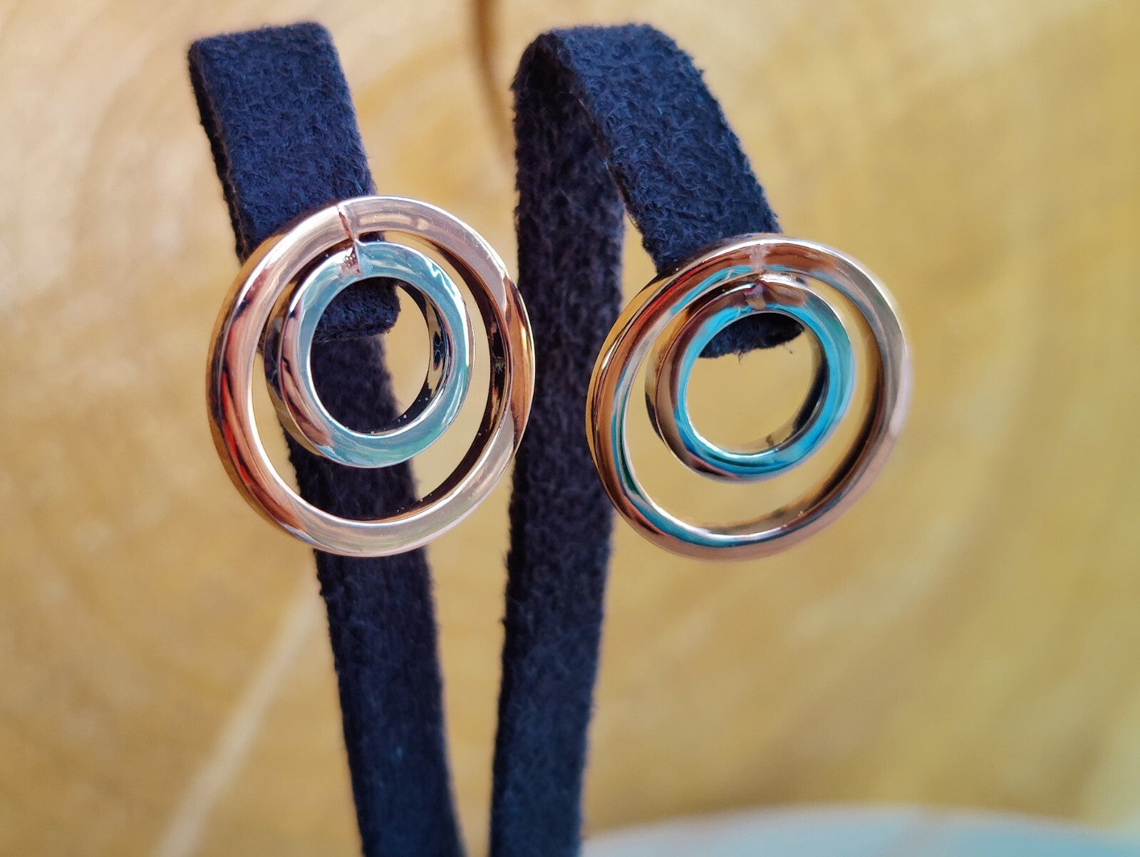 Solid 9ct Rose White Gold Double Circle Earrings Studs New 2 grams Butterflys