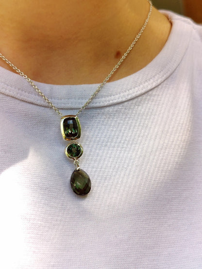 Lovely green stone silver 925 dress necklace length 26cm hallmarked 
