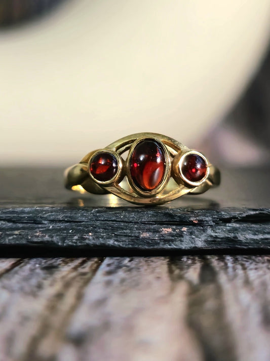 Cute Solid 9ct Yellow Gold Trilogy Garnet Ring Oval Cabochon Three Stone size N+