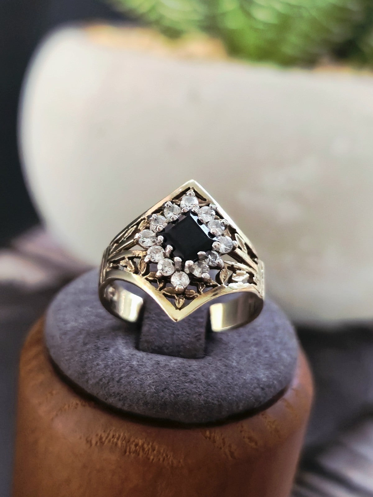 Beautiful 9ct Yellow Gold Sapphire and CZ Ring Vintage Fancy Design Hallmarked