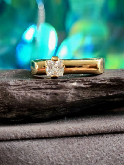 585 Solid 14ct Yellow Gold Signet Ring Size: P Square with Cubic Zirconia 3g