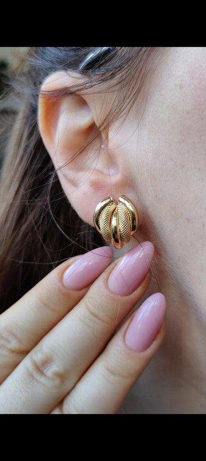 NEW 9ct Yellow Gold Stud Earrings 2 Grams Hallmarked Butterfly Lovely