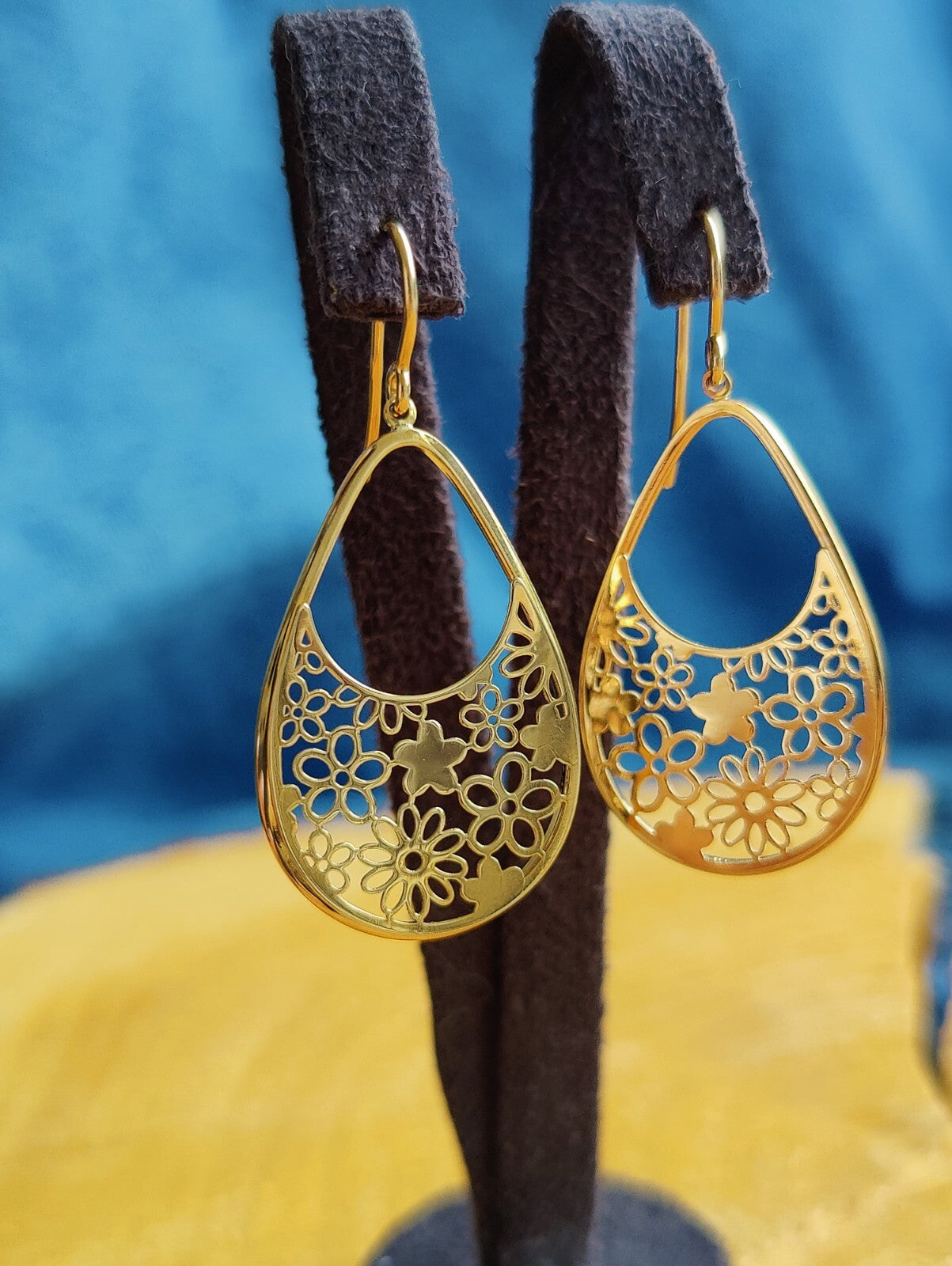 NEW 9ct Gold Yellow Gold Hook Decorative Earrings Flowers Pattern Hallmarked