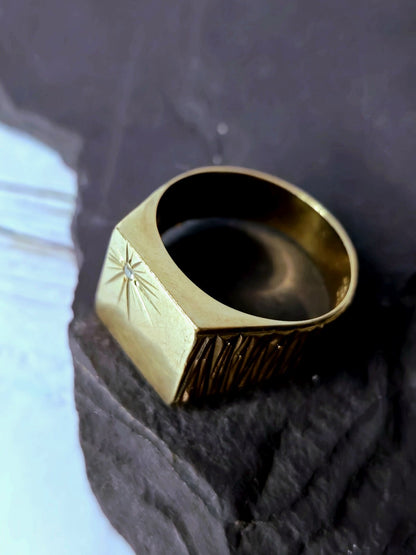 Vintage Solid 9ct Yellow Gold Signet Ring size: T+ Square with Diamond Pattern