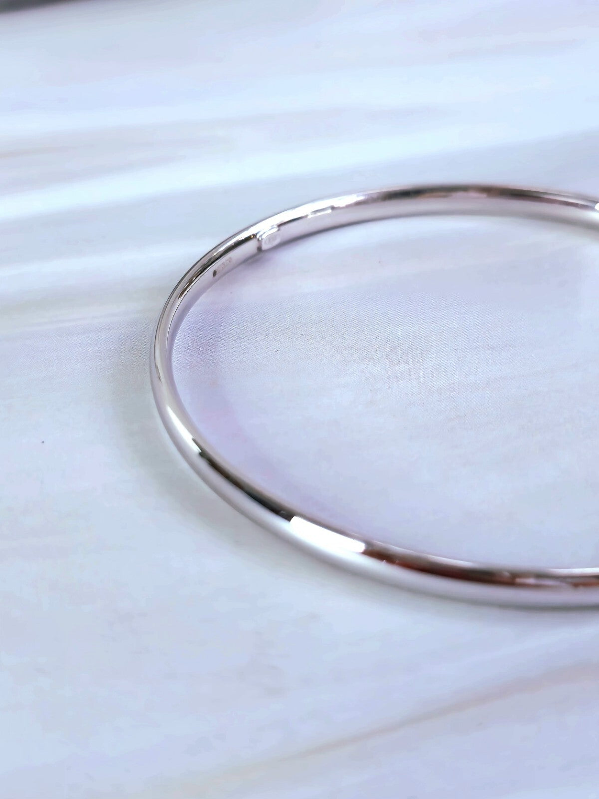 New 9ct White Gold Round Bangle Stacking 375 BRACELET Lovely 4mm 70mm diameter