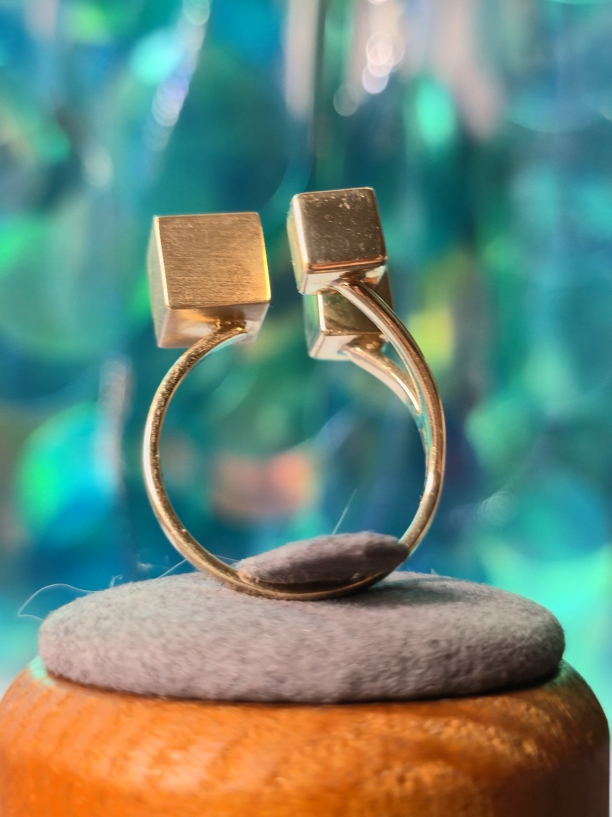 14ct Yellow Gold Ring Three Cubes Boxes size: O+ Dress Fashion Ring Hallmaked