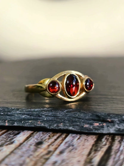 Cute Solid 9ct Yellow Gold Trilogy Garnet Ring Oval Cabochon Three Stone size N+