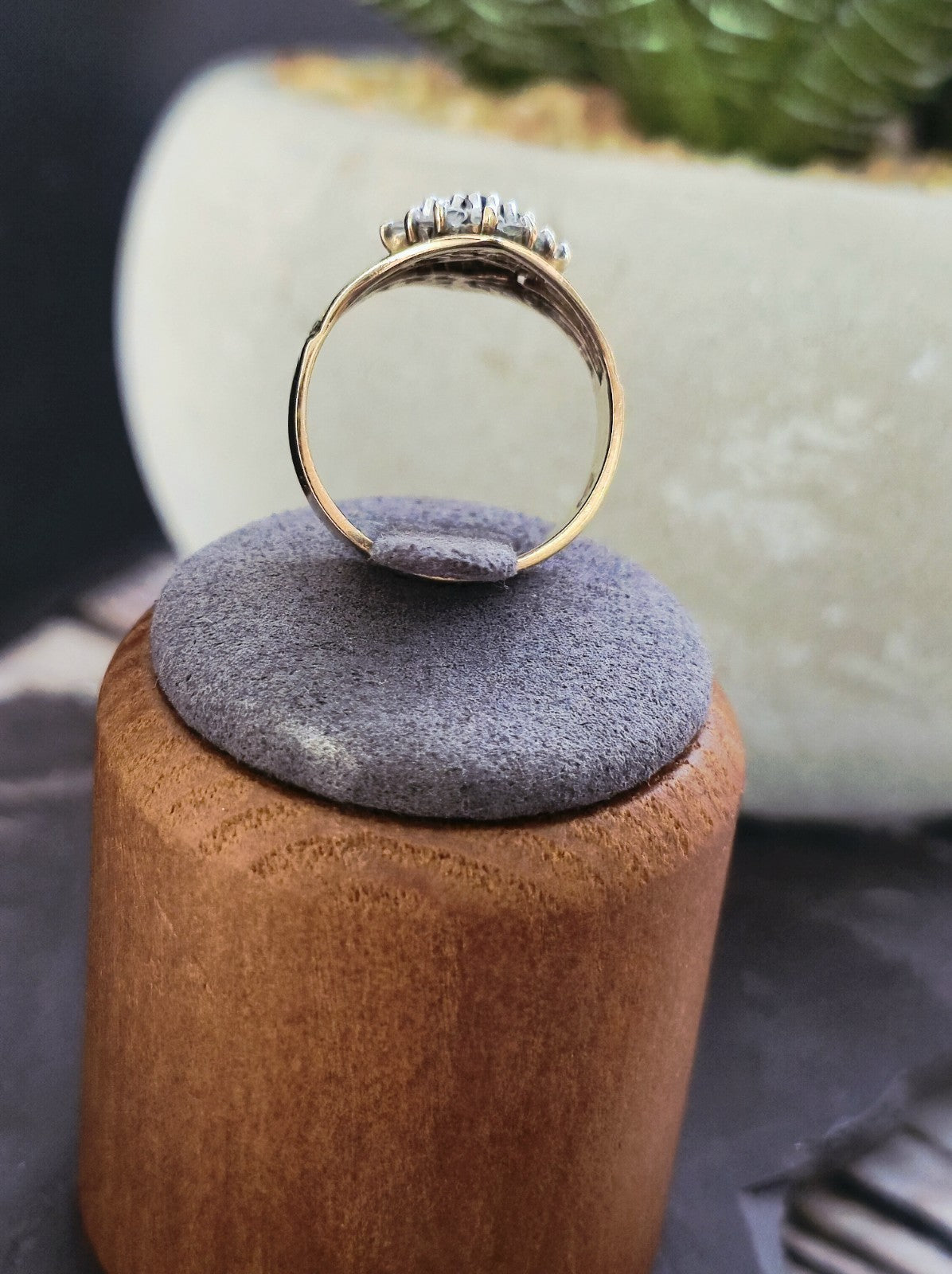 Beautiful 9ct Yellow Gold Sapphire and CZ Ring Vintage Fancy Design Hallmarked