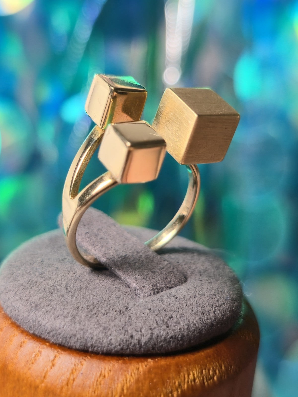 14ct Yellow Gold Ring Three Cubes Boxes size: O+ Dress Fashion Ring Hallmaked