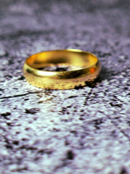 Solid 9ct yellow gold wedding band size P fully hallmarked, 4.5mm wide