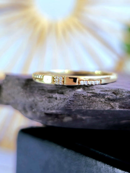 Solid 9ct Yellow Gold Wedding Band Cute 2mm 14 Diamonds Size P+ Ring Hallmarked 