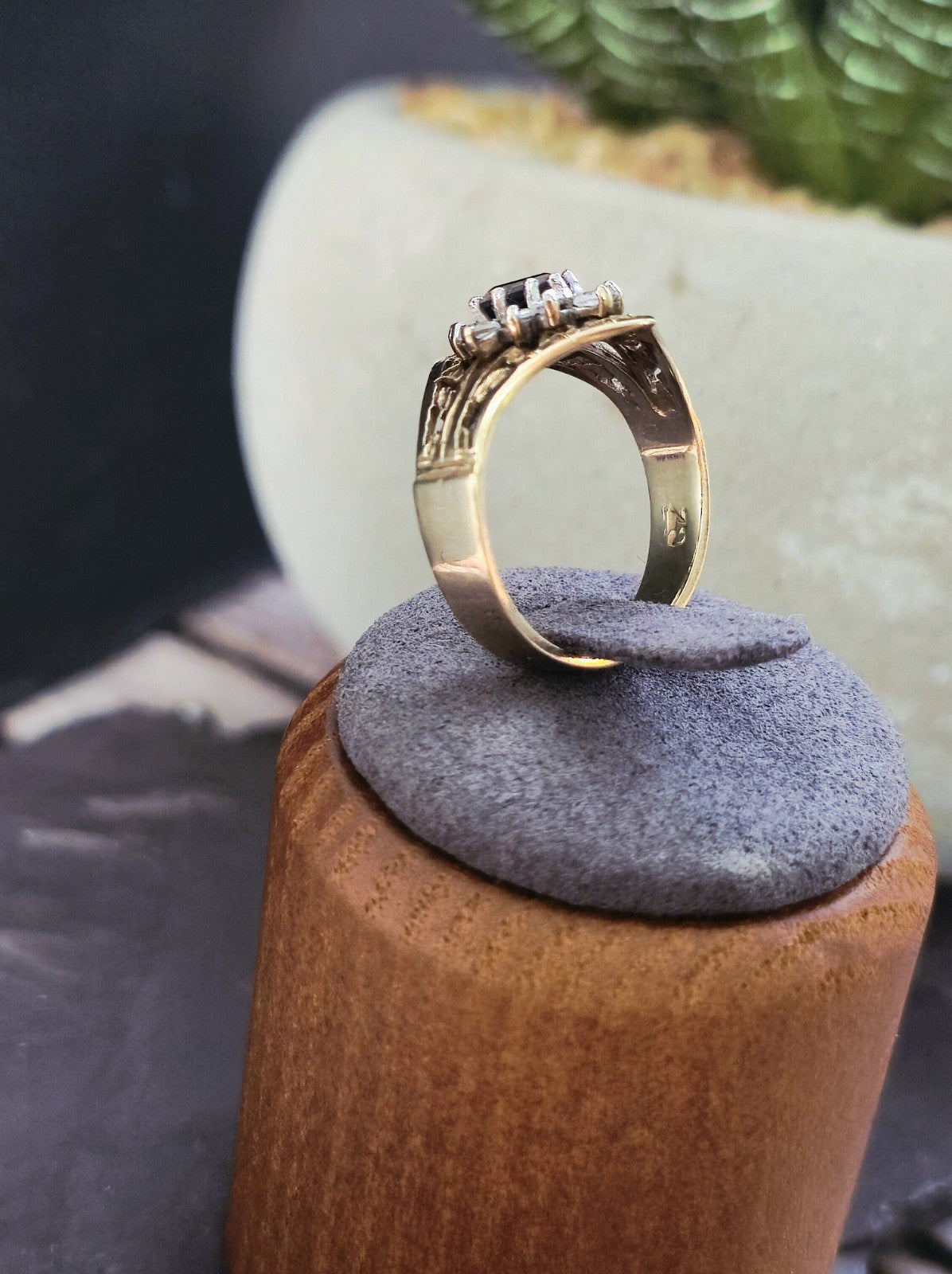 Beautiful 9ct Yellow Gold Sapphire and CZ Ring Vintage Fancy Design Hallmarked