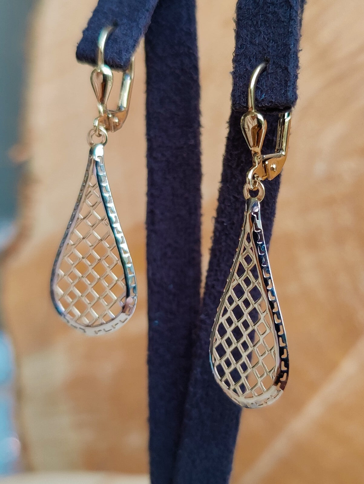 9ct Yellow Gold Drop Dangly Earrings Leverback Hallmarked Decorative Pattern 
