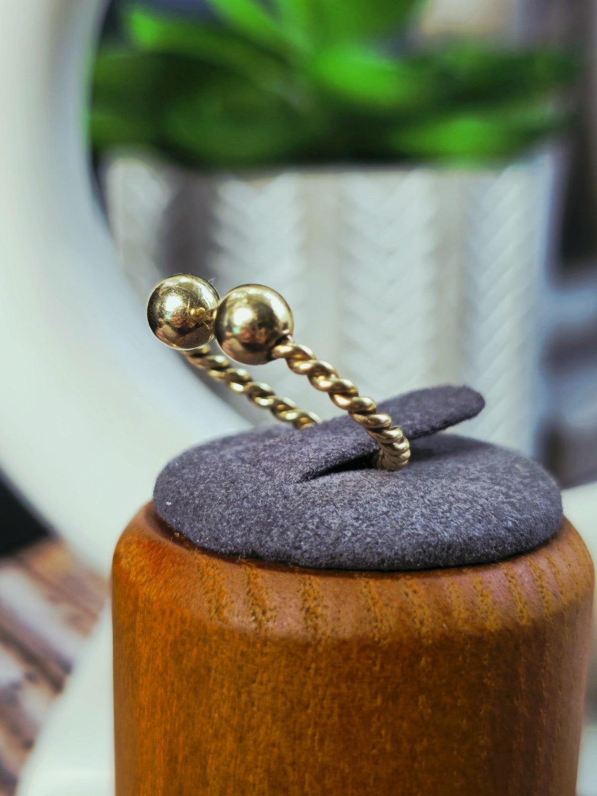 9ct Yellow Gold Split Ball Ends Ring Twisted Shank Size N-Q Adjustable Size 375