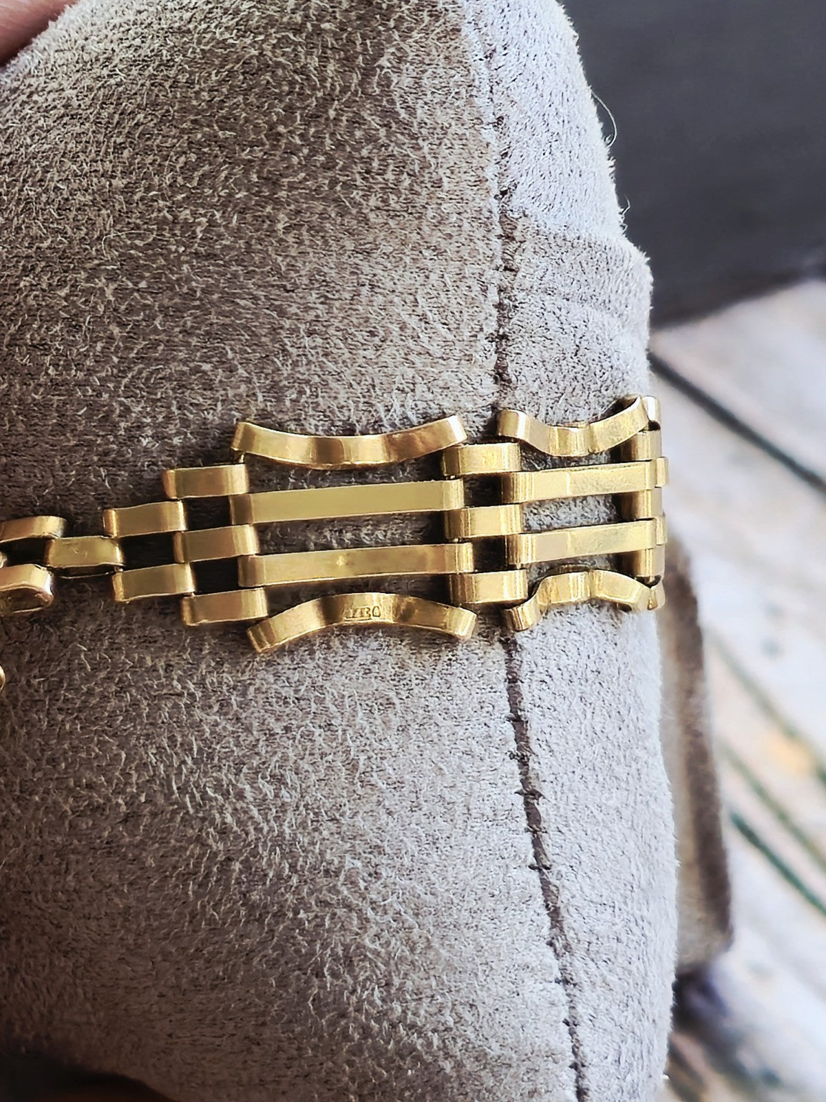 Vintage 9ct Yellow Gold Gate Bracelet With Heart Locket Great Condition 16.5cm