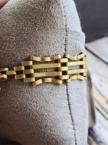 Vintage 9ct Yellow Gold Gate Bracelet With Heart Locket Great Condition 16.5cm