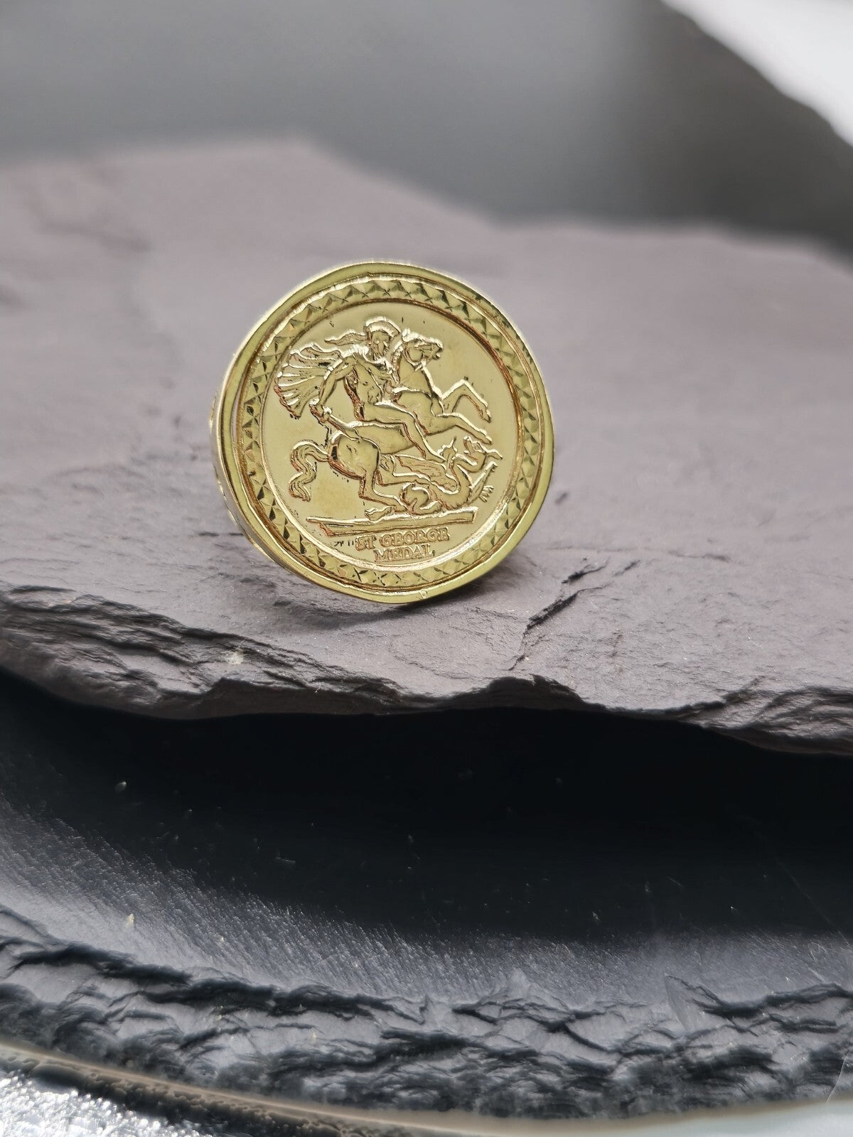 New Solid 9ct Yellow Gold Signet Full Sovereign Coin Ring size L 22mm Hallmarked