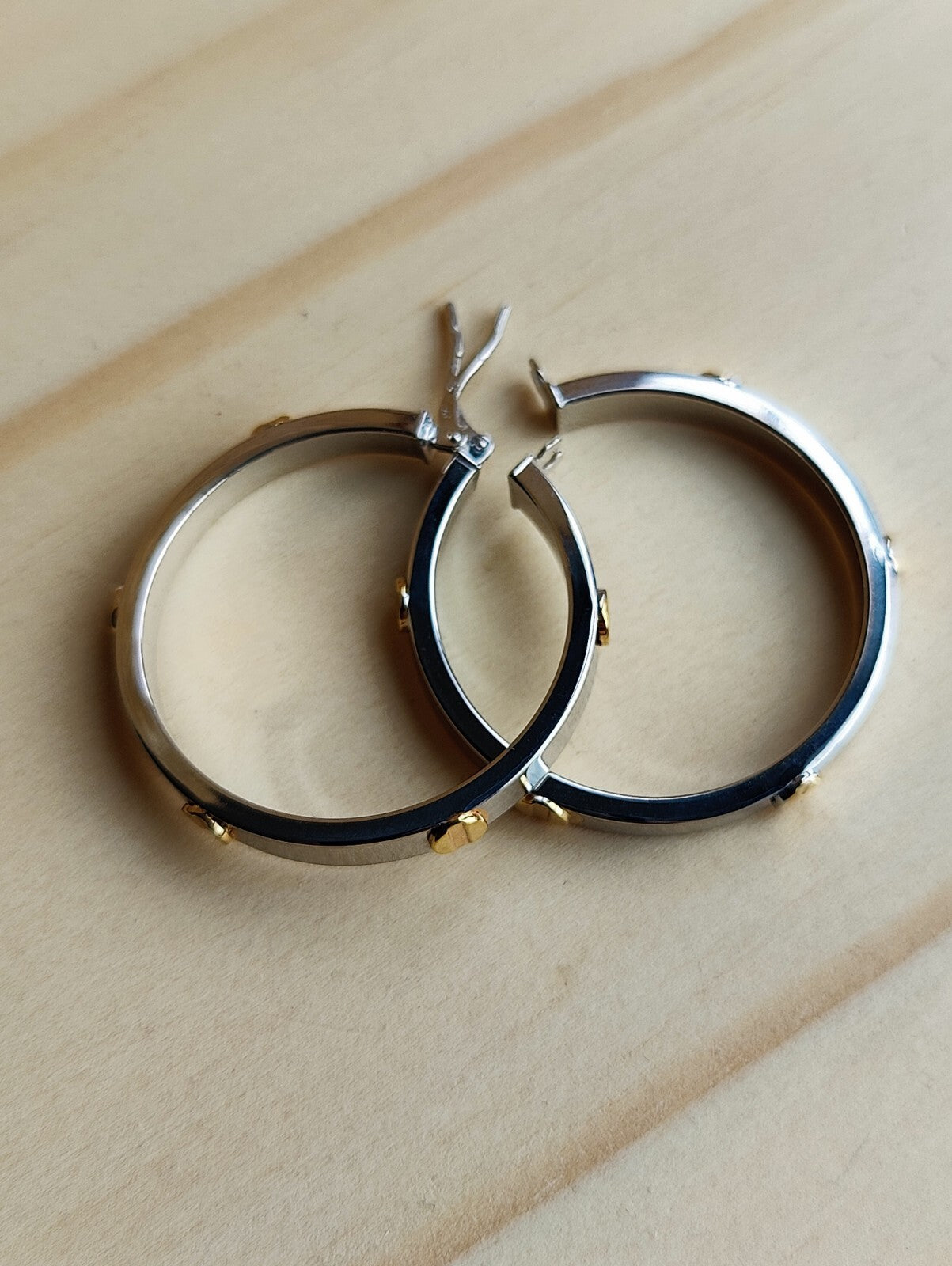 NEW Gold Screw Hoop Earrings 3.8grams 9ct White Gold 30mm Hallmarked New 