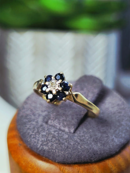 Stunning Cute 9ct Yellow Gold Sapphire/Diamond Flower Ring  size L+ Hallmarked