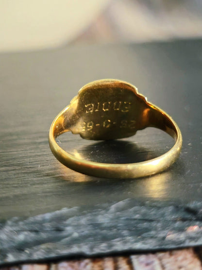 Vintage 9ct Yellow Gold Signet Ring size: M+ Square 2.20grams
