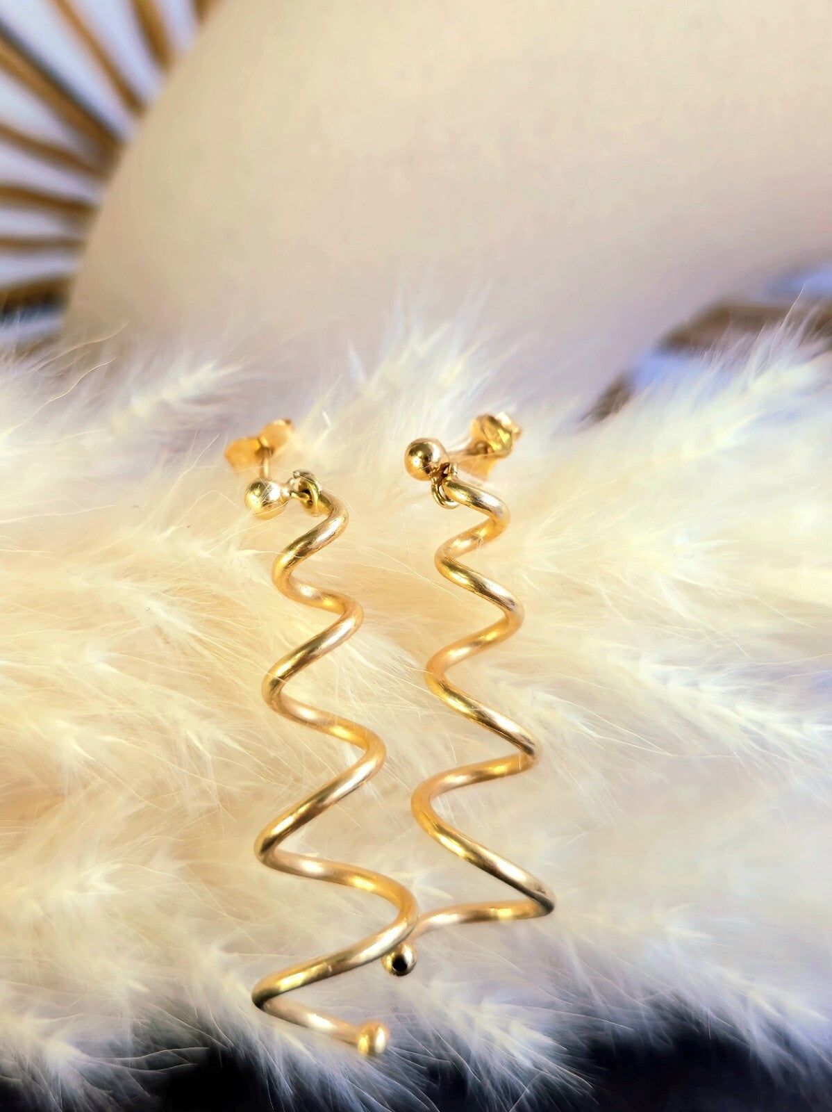 Lovely 9ct Yellow Gold Twist Earrings Dangling Coil Spring Stud Butterfly 40mm